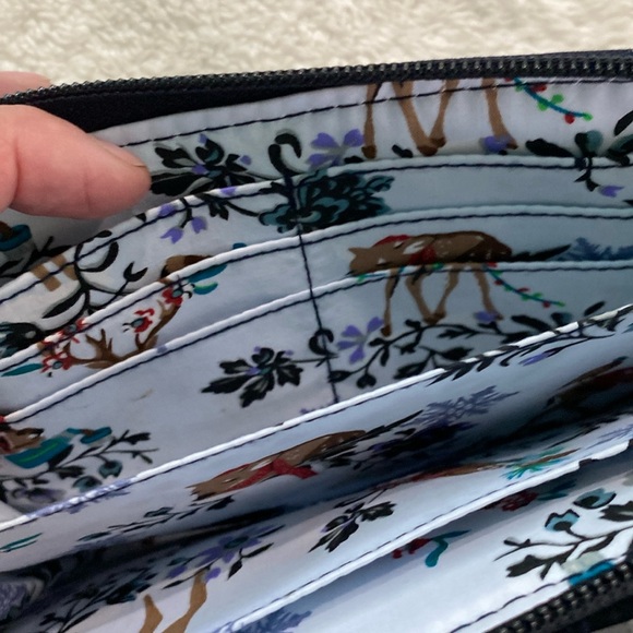 ❄️🆕Vera Bradley Turnlock RFID Wallet “Merry Mischief Snow Day❄️Navy Blue - Picture 5 of 9